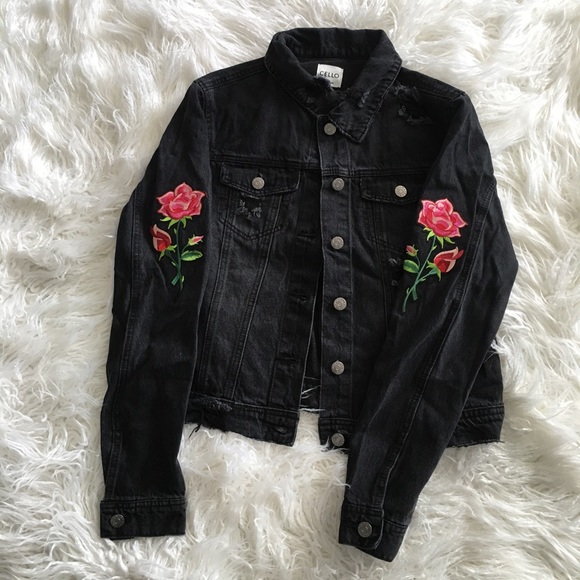 Jackets & Blazers - 2xHOST PICK✨Distressed jeans jacket w/ embroidery✨